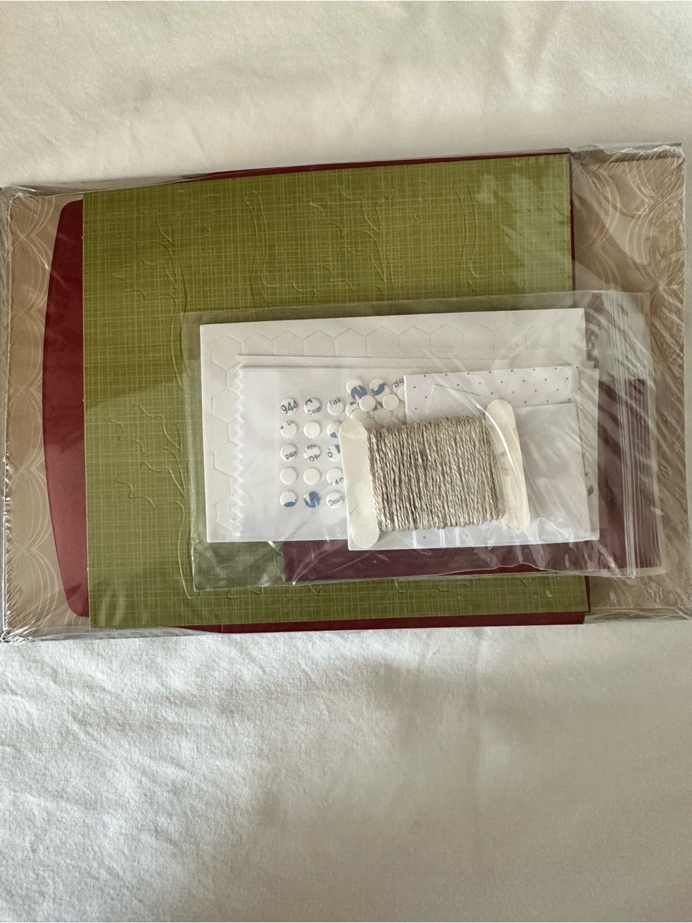 Mistletoe & Holly Holiday Stampin’ Up! Paper Pumpkin Card Kit - Red, Green - Picture 5 of 6